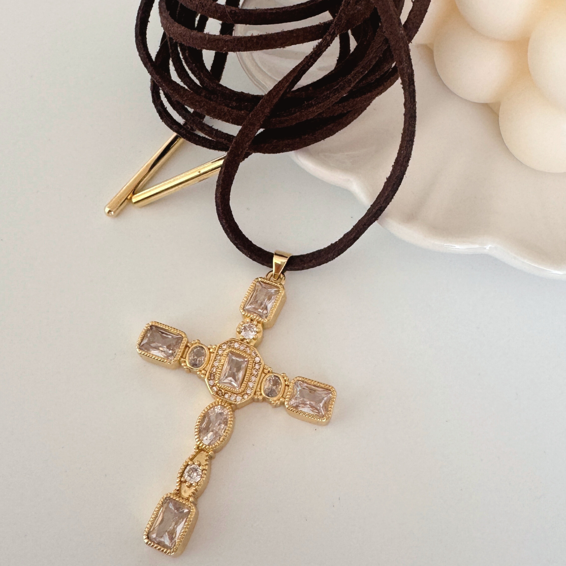 Collar Cruz Full Circones – Gamuza Café