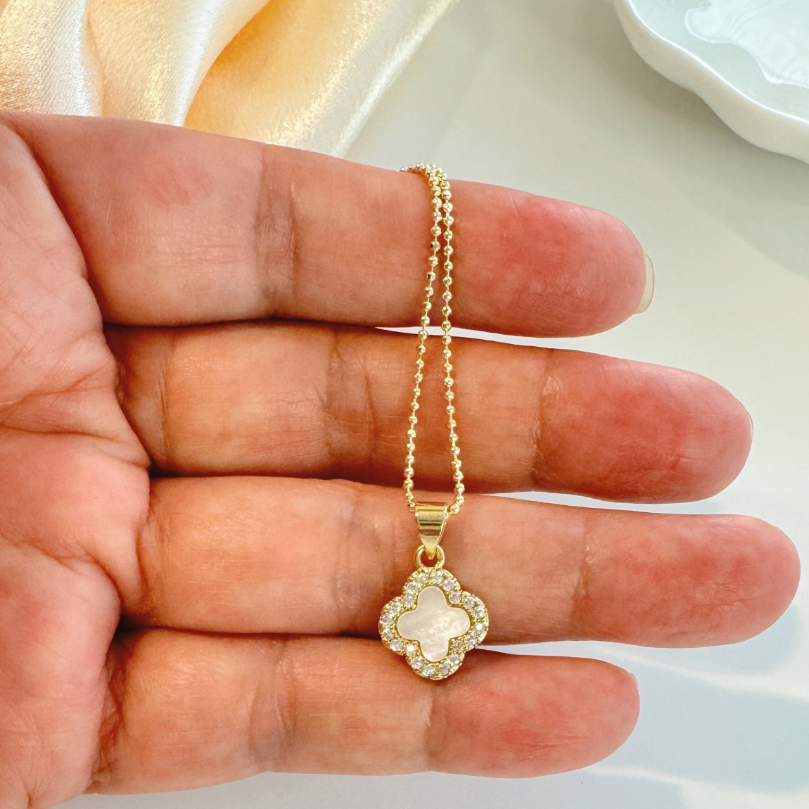 Collar Trébol Nácar Mini con Circones