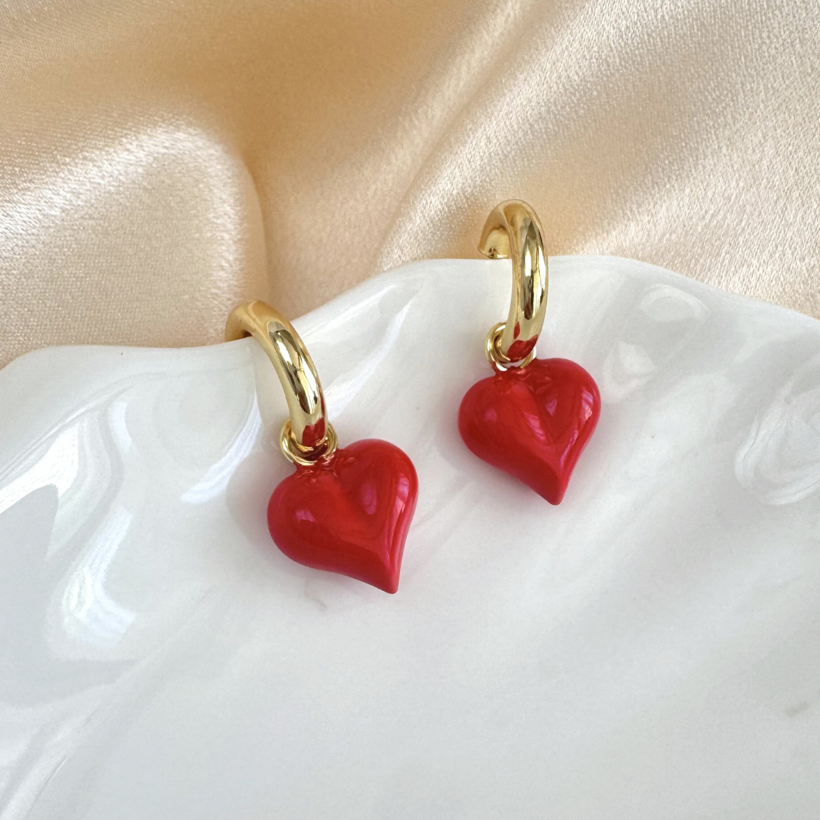 Aros Argolla con Corazón Rojo