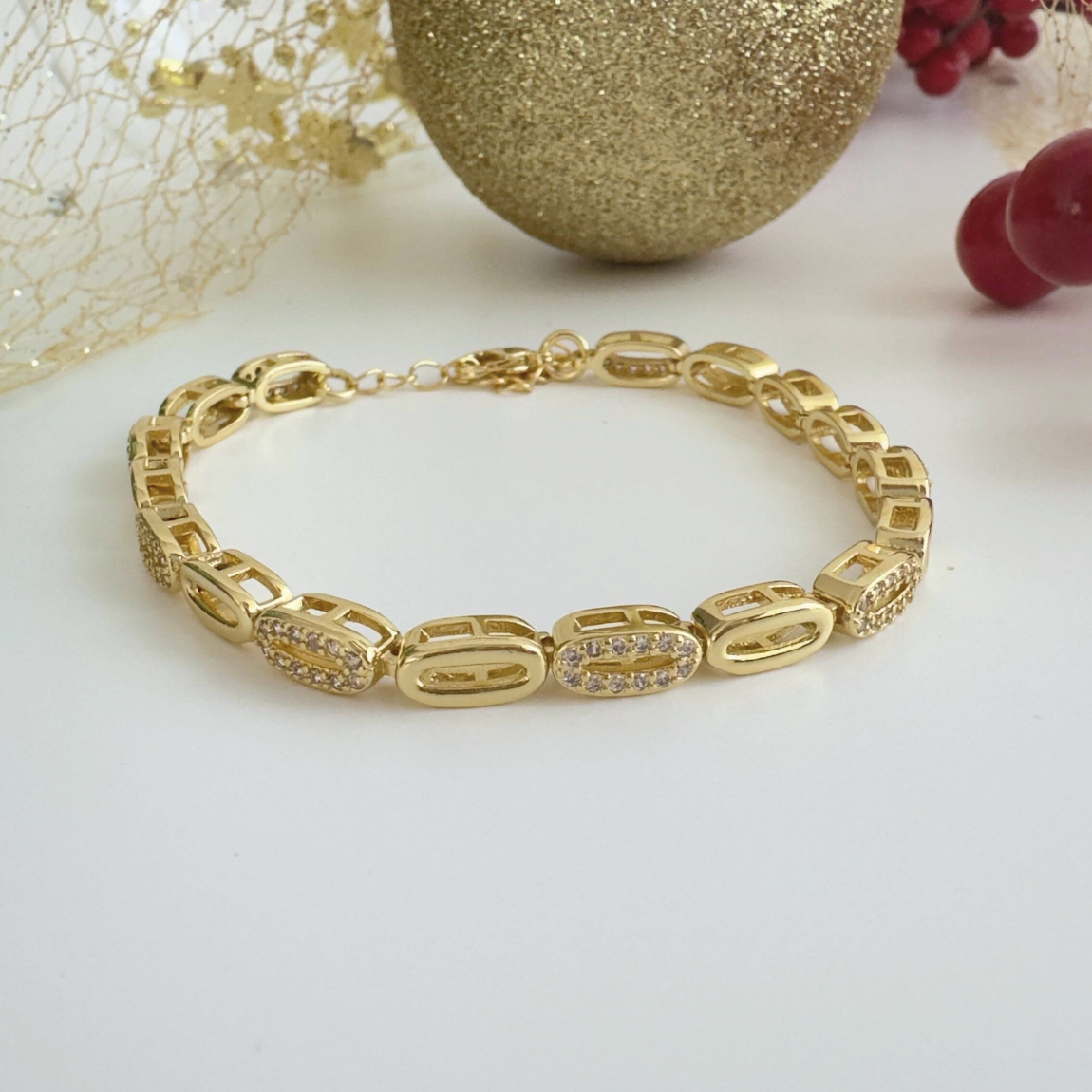 Pulsera Óvalos con Circones – Elegancia Dorada