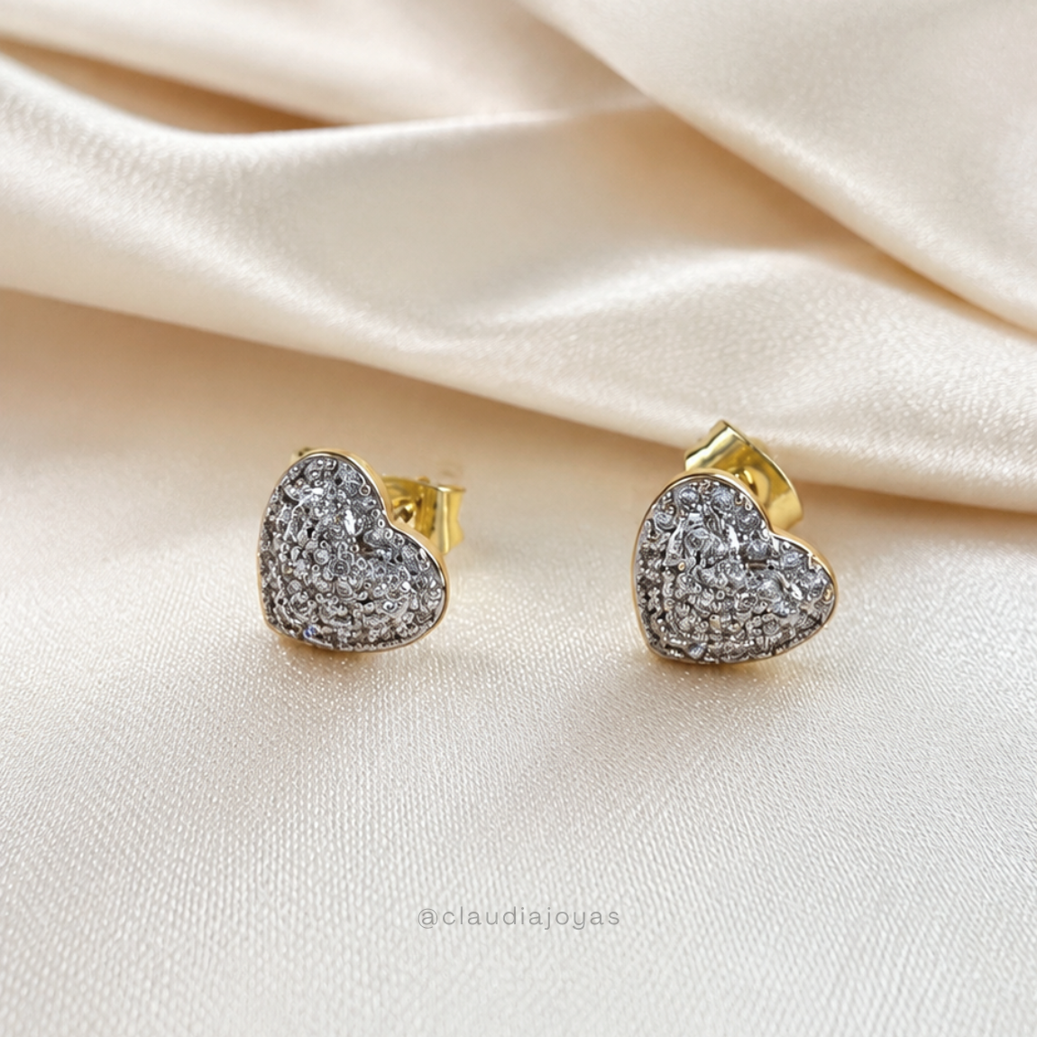 Aros Corazón con Circones Bañados en Oro
