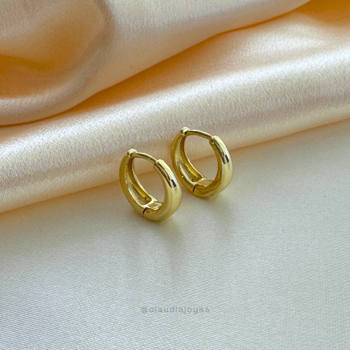 Aros Huggie Clásicos Bañados en Oro