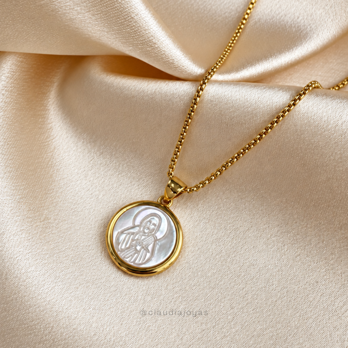 Collar Sagrado Corazón de Nácar