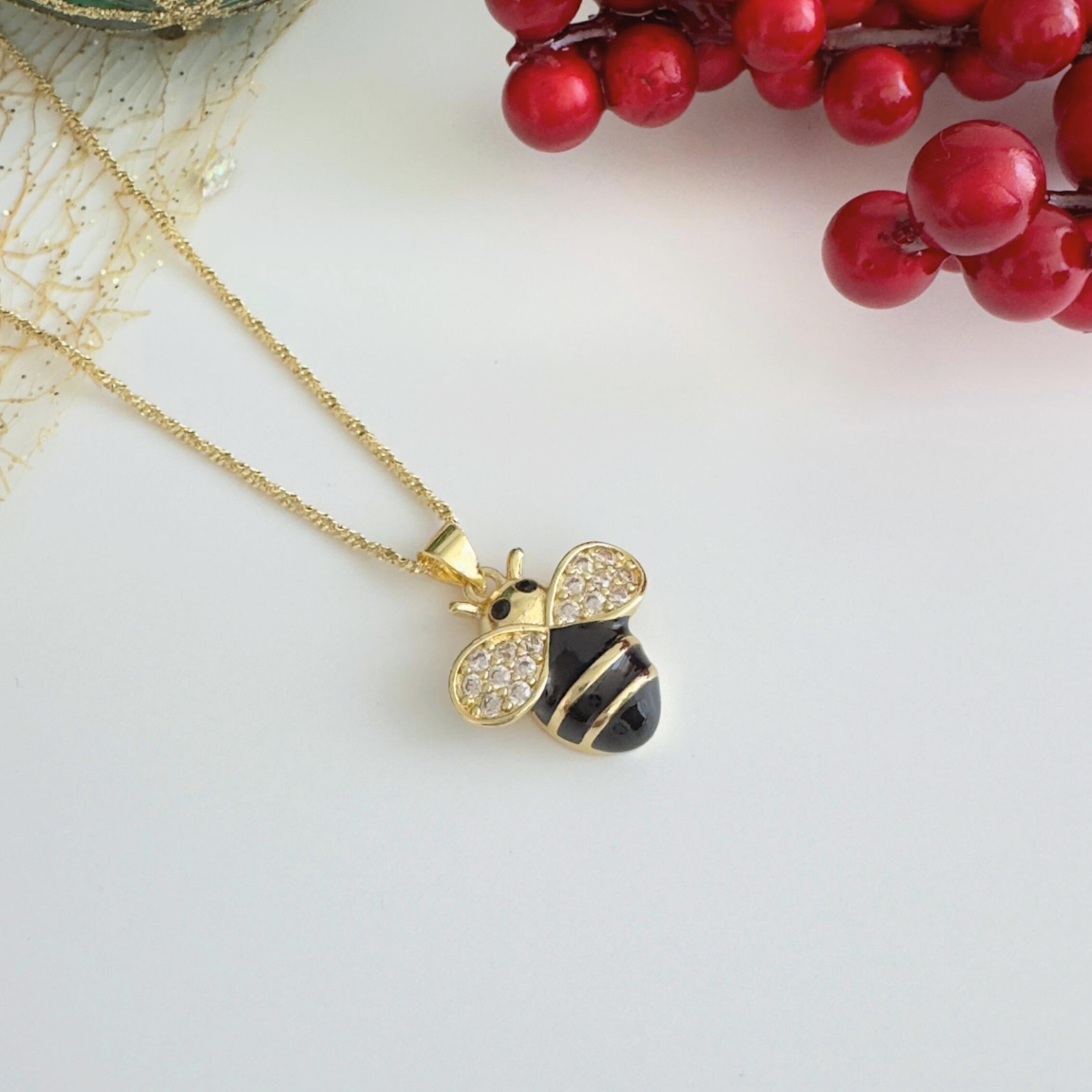 Collar Abejita Negro con Circones