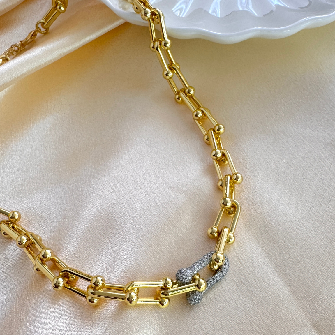 Collar Bambú – Dorado con Detalle Microcircones