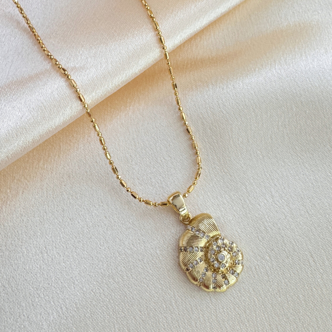 Collar Caracola con Circones
