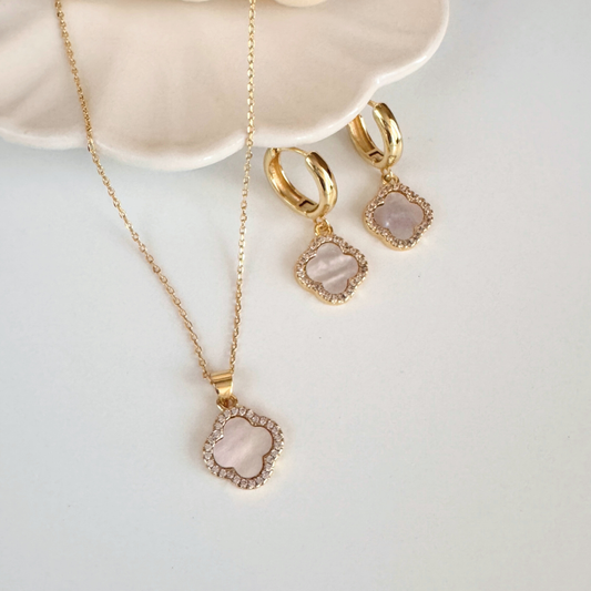 Collar Trébol Mini de Nácar con Circones