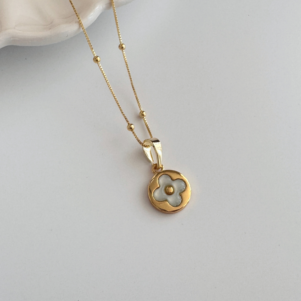 Collar Trébol Esmaltado Blanco Dorado