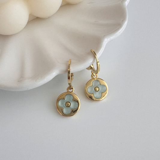 Aros Trébol Esmaltado Blanco Dorado