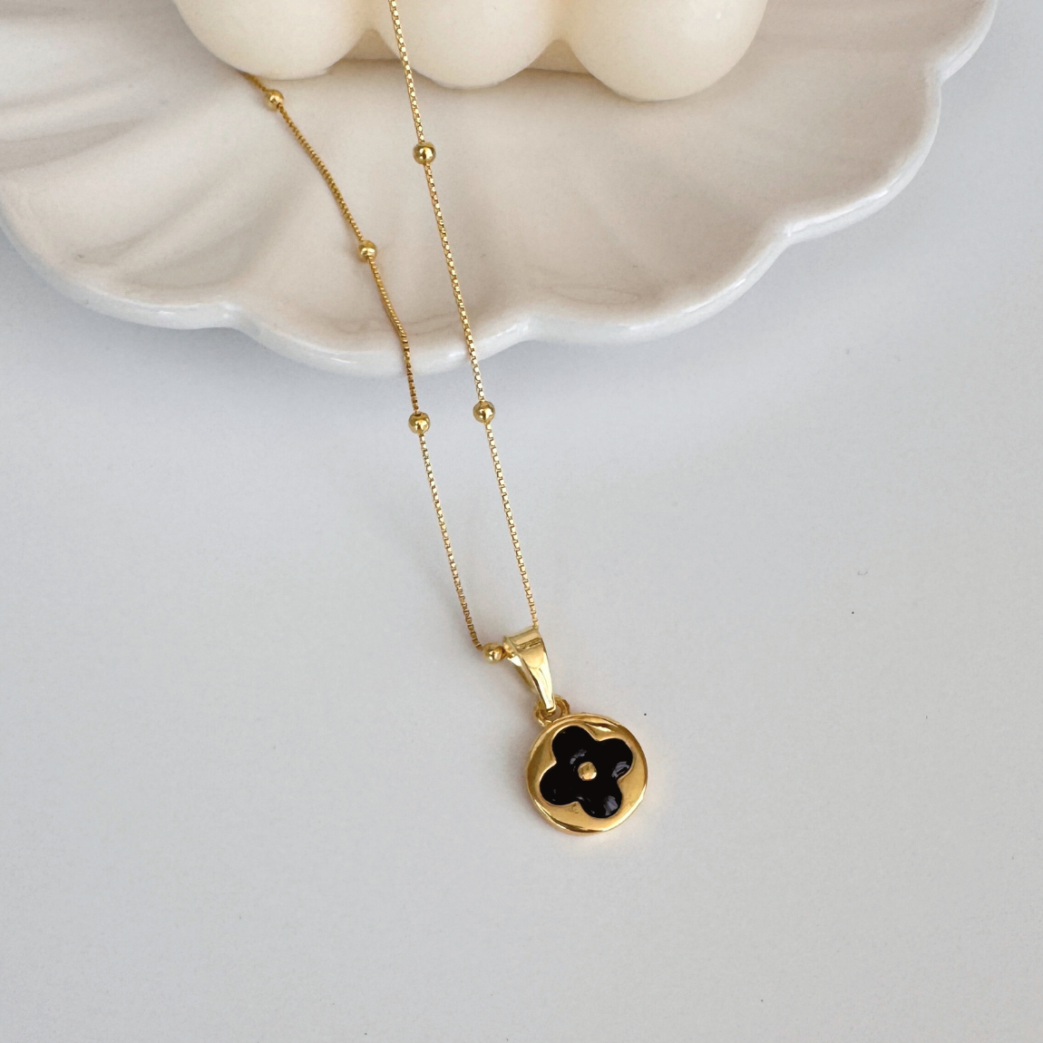 Collar Trébol Esmaltado Negro Dorado