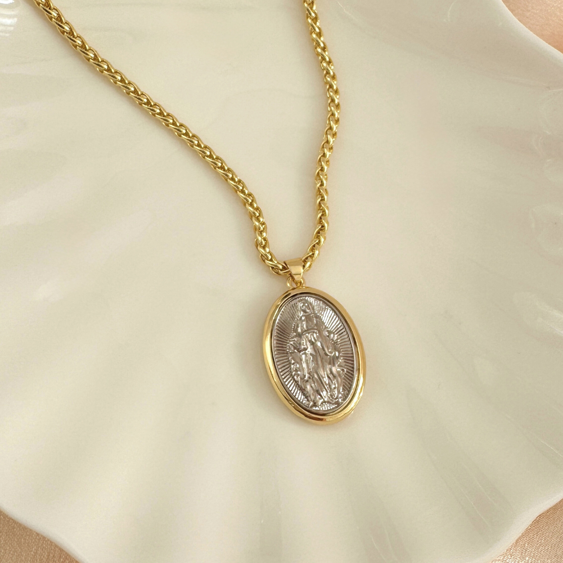 Collar Virgen de los Rayos