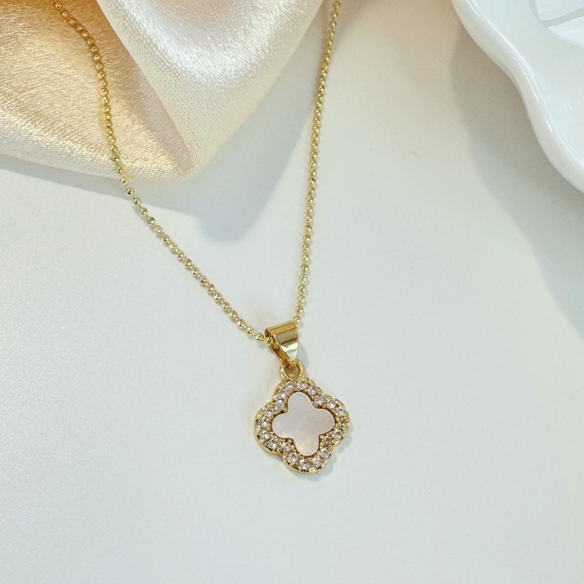 Collar Trébol Nácar Mini con Circones