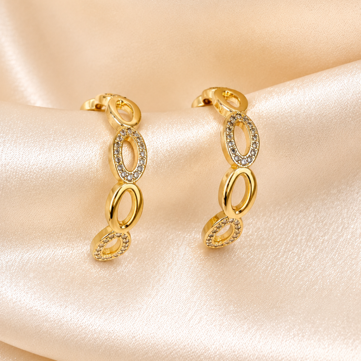 Argollas Óvalos Dorados con Circones