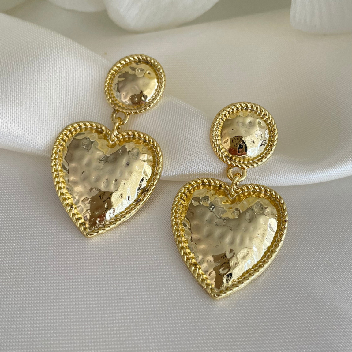 Aros Corazón Martillado 18K