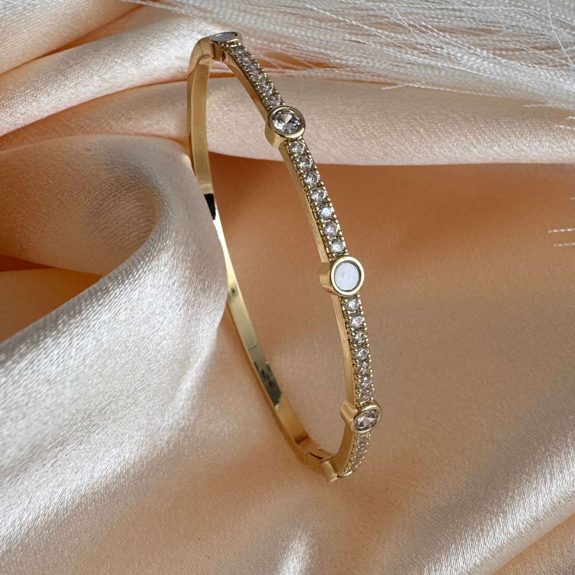 Brazalete Brillo Sutil – Enchapado en Oro 18K