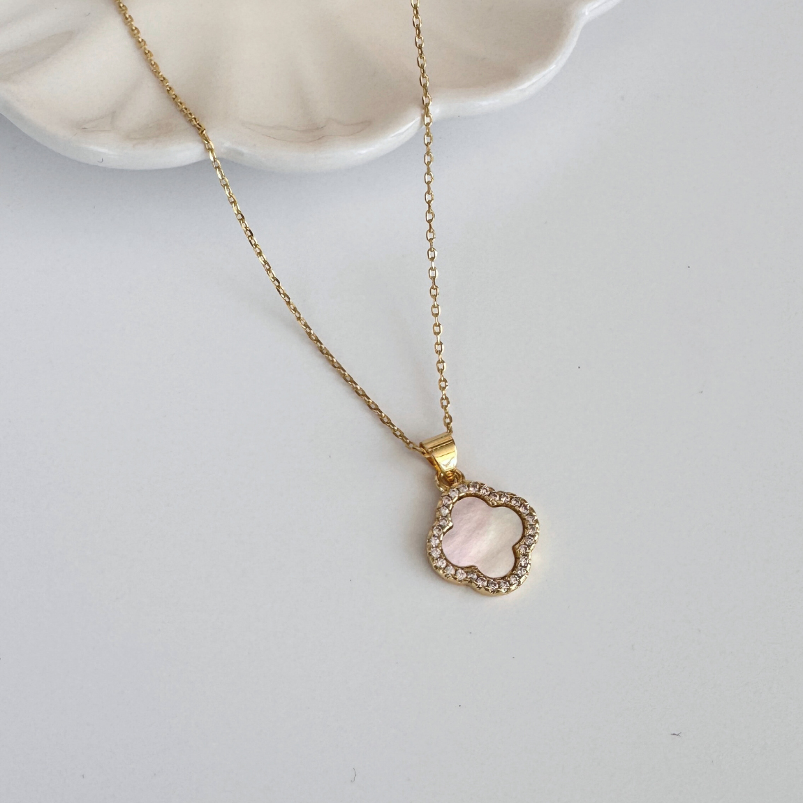 Collar Trébol de Nácar y Circones Dorado