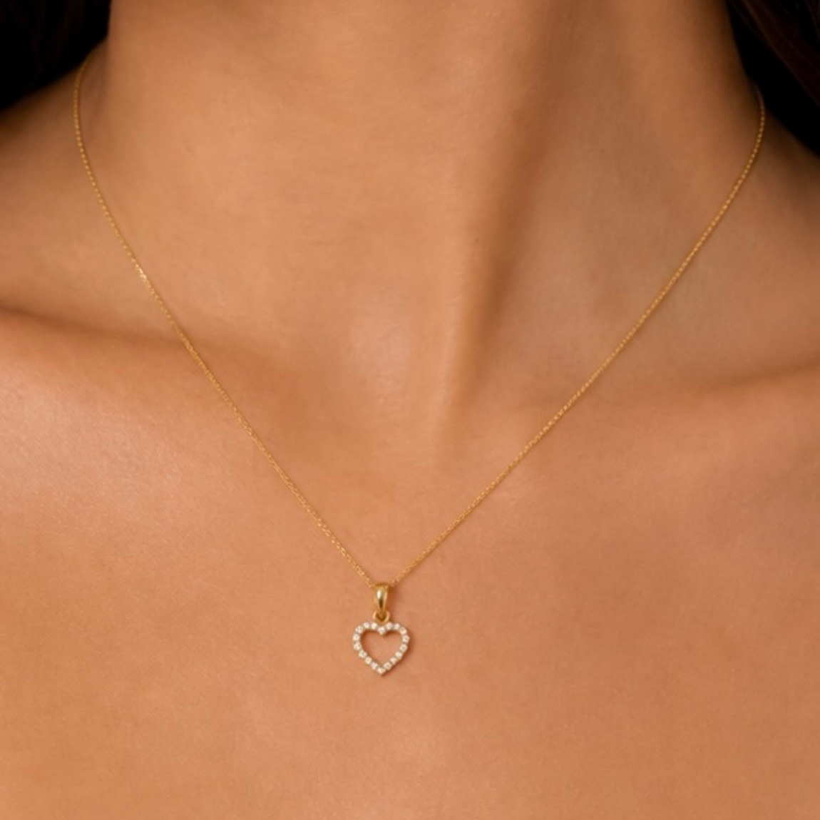 Collar Corazón Sutil con Circones